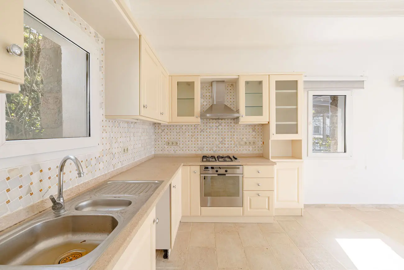 Fitted kitchen